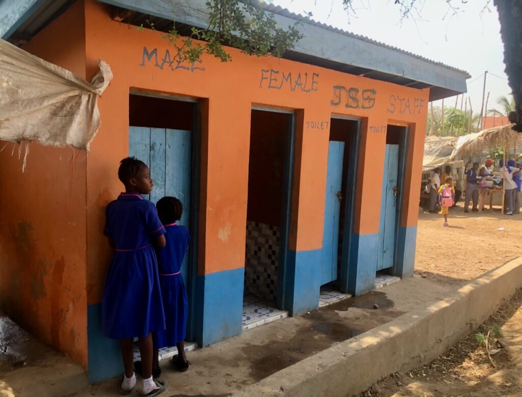 Gerenoveerde toiletten Makeni